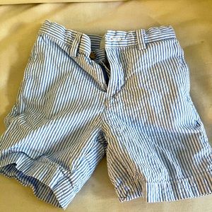 Vineyard Vines blue/white seersucker shorts
